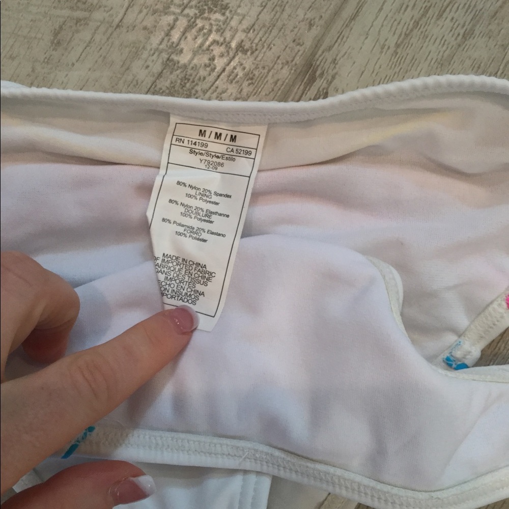 Brand new Roxy Bikini - Picture 5 of 7